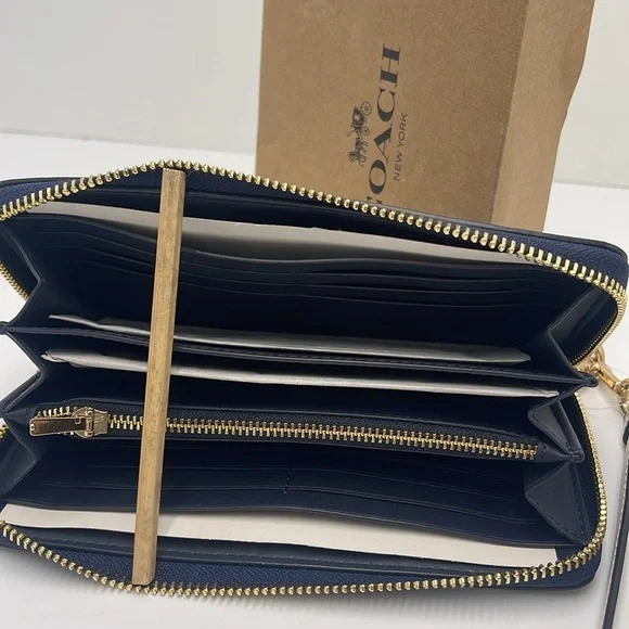 Coach Long Zip Around Wallet Wristlet In Signature Canvas Gold/DENIM MULTI
NWT - Picture 8 of 16